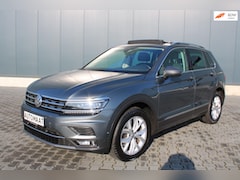 Volkswagen Tiguan - 2.0 TSI 4Motion Highline SCHUIFDAK TREKHAAK