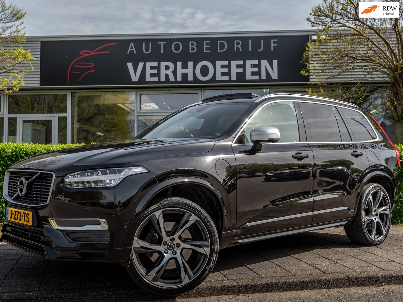Volvo XC90 - 2.0 T8 Twin Engine AWD R-Design - PANORAMADAK - BOWERS & WILKINS - ADAPTIVE CRUISE - PITOL - AutoWereld.nl