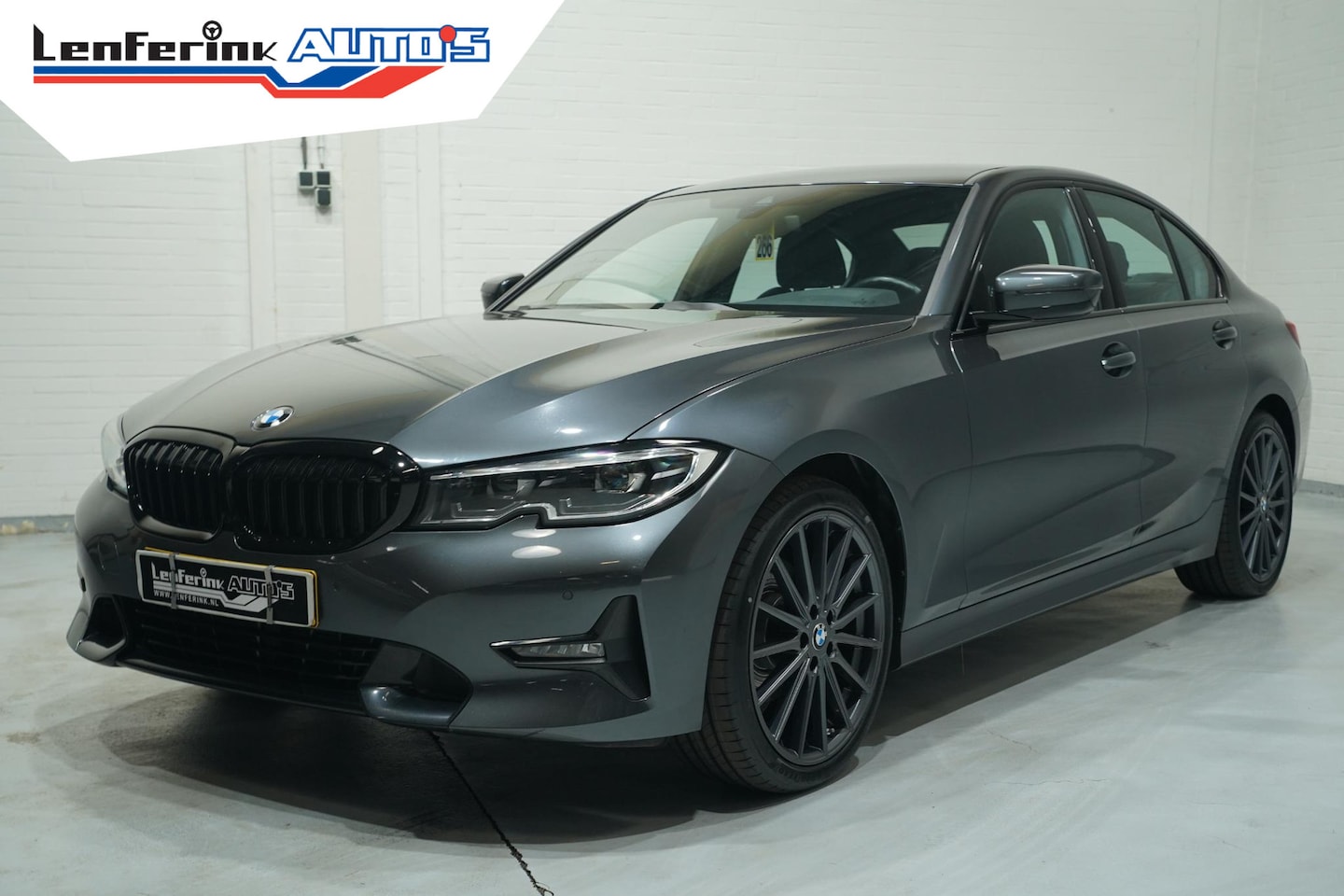 BMW 3-serie - 320i Sport Line Led koplampen Apple Carplay Leder Memory Stoelverwarming 1e Eigenaar NAP - AutoWereld.nl