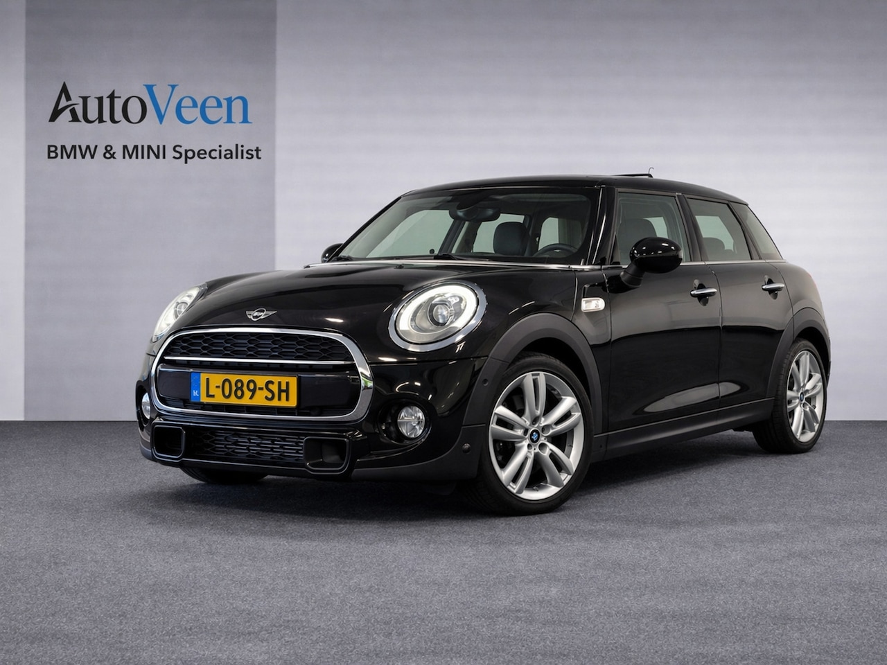 MINI Cooper S - Mini 2.0 Chili Serious Business (PANO, STOELVERWARMING, CAMERA, GOED ONDERHOUDEN) - AutoWereld.nl