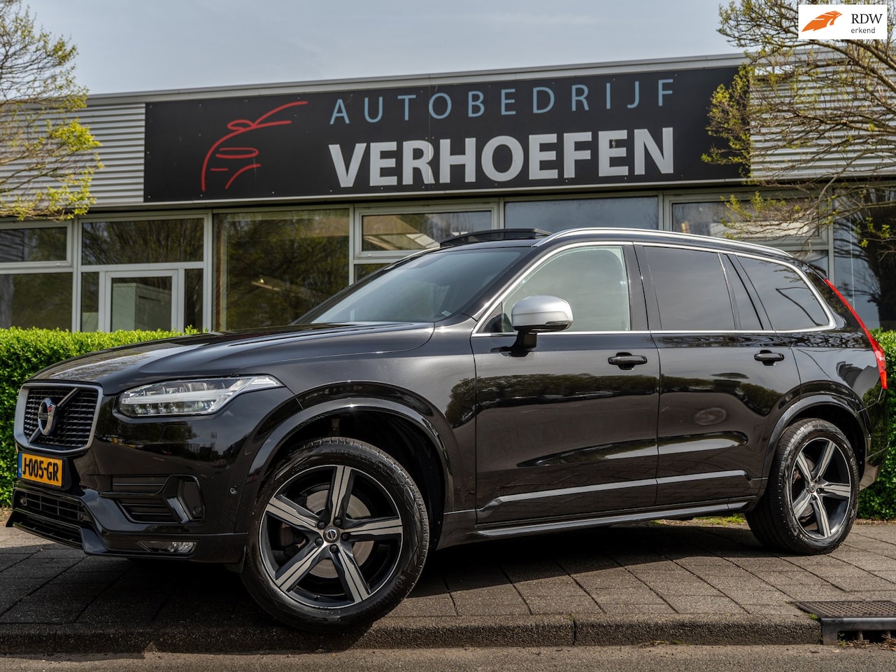 Volvo XC90 - 2.0 D5 AWD R-Design - PANORAMADAK - 7 PERS - APPLE CARPLAY - MEMORY SEATS - TREKHAAK - STO - AutoWereld.nl