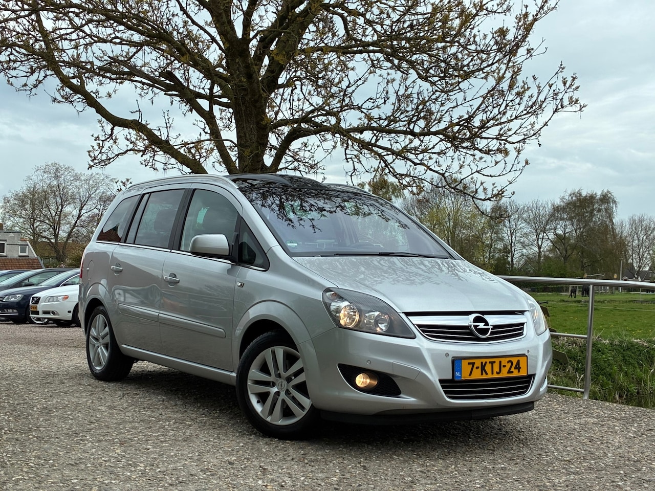 Opel Zafira - 1.8 Cosmo | 7-Persoons + Pano + Cruise + Airco Nu € 3.450,-!!! - AutoWereld.nl