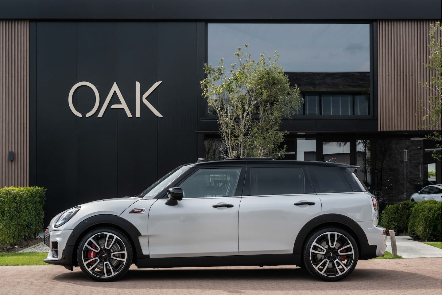 MINI Clubman - 2.0 JCW ALL4 John Cooper Works F1 Aut. | Navi | Panorama | Lounge Leder | Head-Up | H&K | - AutoWereld.nl