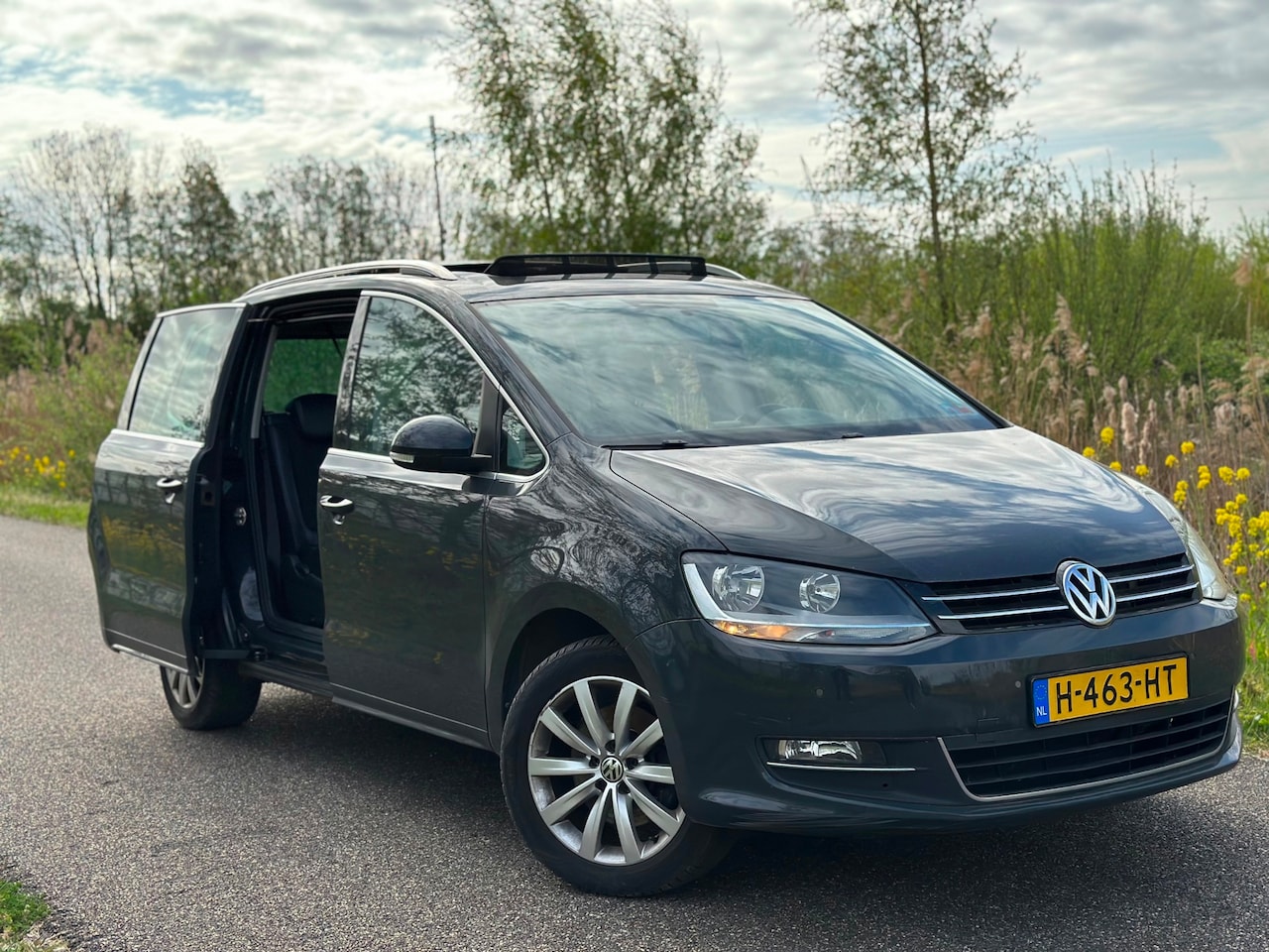 Volkswagen Sharan - 1.4 TSI Highline 7p. PANORAMA LEDER DISTRIBUTIE KAPOT - AutoWereld.nl