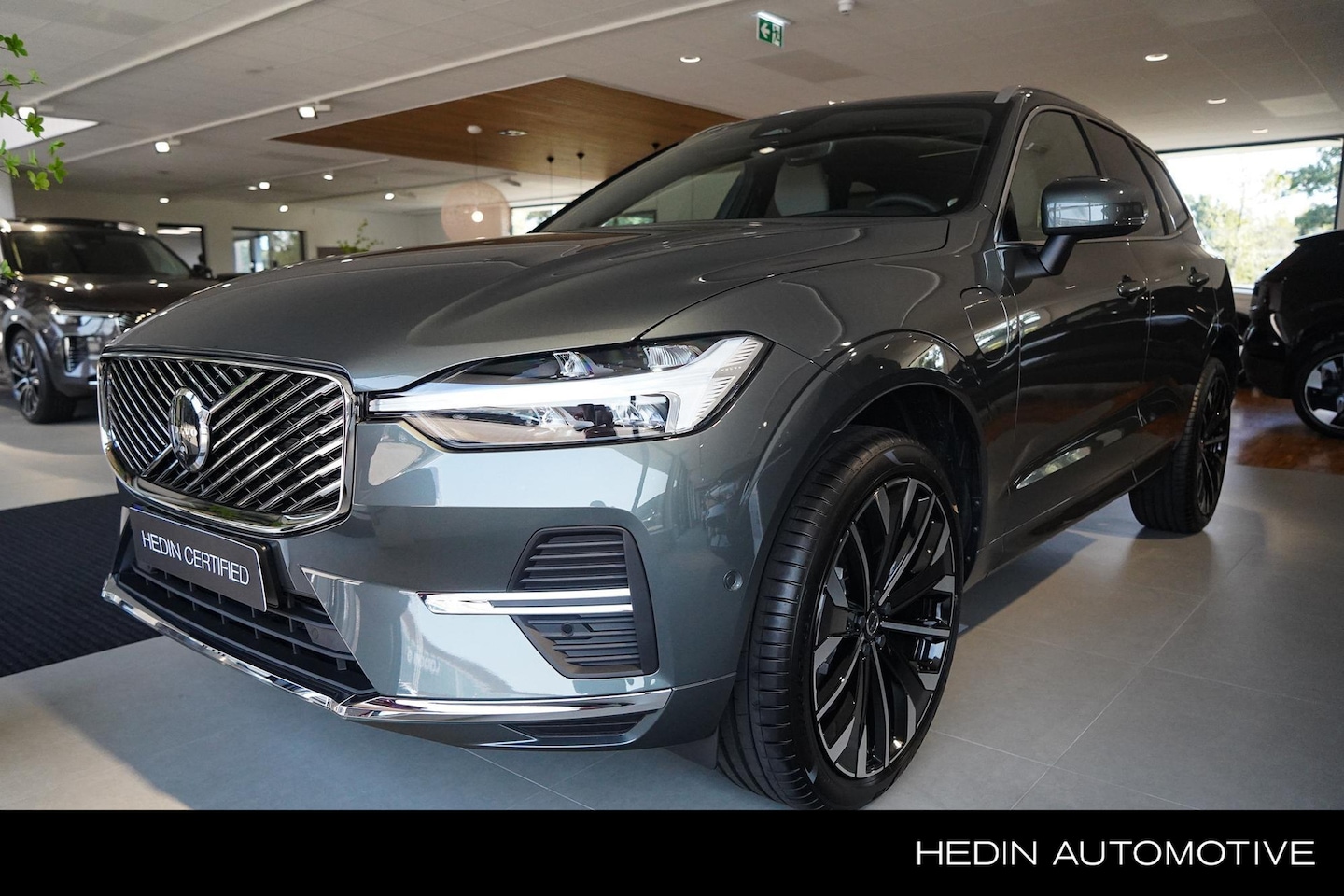 Volvo XC60 - T6 Plug-in hybrid AWD Plus Bright | Head-up | Pano. dak | 360 Camera | 21 LM velgen | Donk - AutoWereld.nl