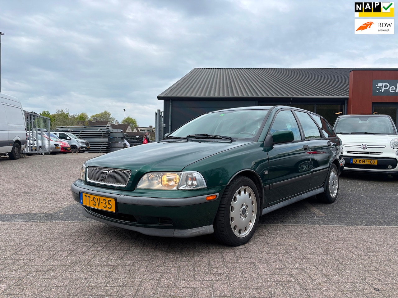 Volvo V40 - 1.9 T-4 Luxury AUTOMAAT - AutoWereld.nl