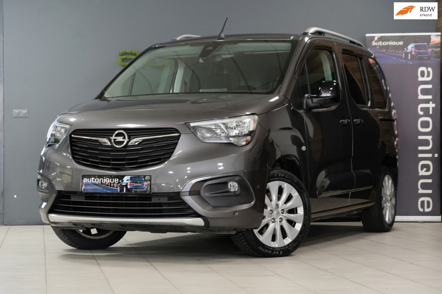 Opel Combo Tour - LIFE 1.2 Turbo L1H1 Edition *53.247km* 4 NIEUWE ALL-Season Banden Navi/Camera/2x PDC - AutoWereld.nl