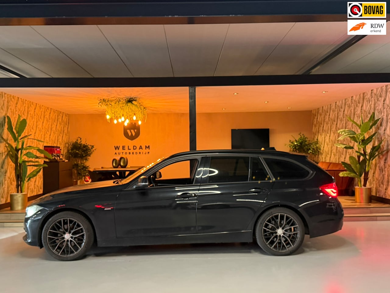 BMW 3-serie Touring - 318d Centennial Executive StoelVW Cruise Navi Clima Elek Achterklep Rijklaar - AutoWereld.nl
