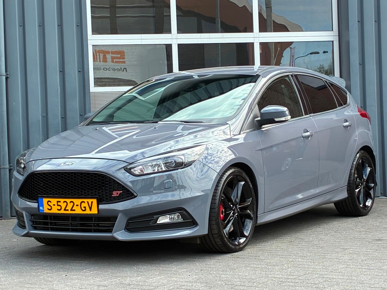 Ford Focus - 2.0 ST Navigatie, Camera, Climate control, Leder, Goed onderhouden! - AutoWereld.nl