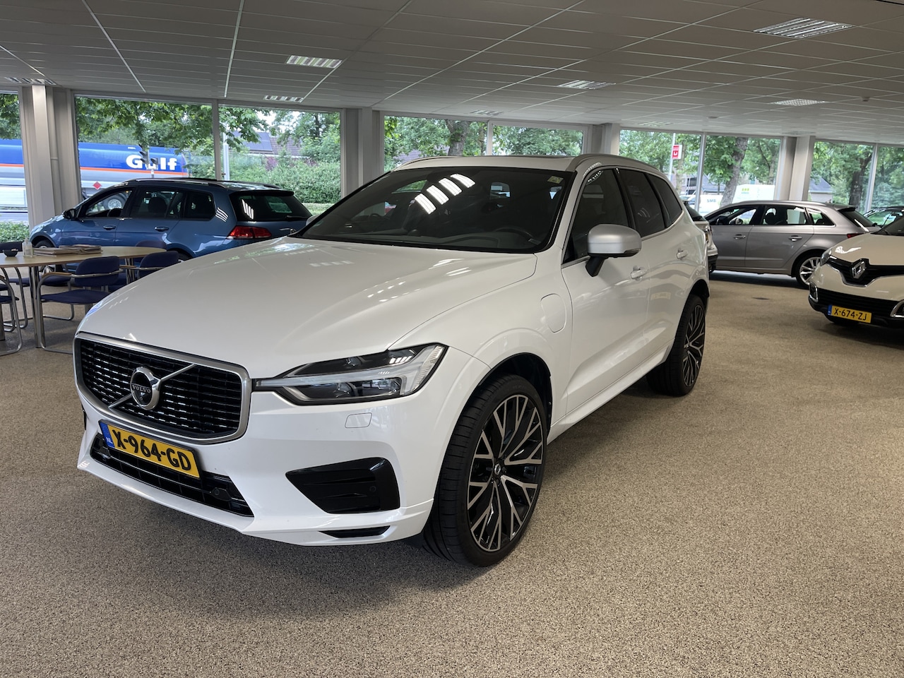 Volvo XC60 - 2.0 T8 Twin Engine AWD R-Design 408PK Bowers&Wilkens,luchtvering,trekhaak - AutoWereld.nl