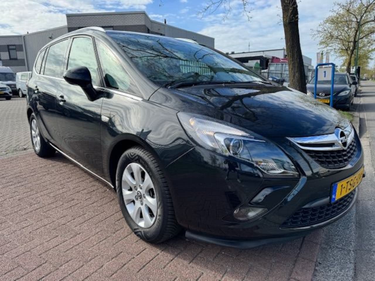 Opel Zafira Tourer - 1.4 120pk Business+ 5persoons 144.000km Airco,Cruisecontrol,Navigatie - AutoWereld.nl