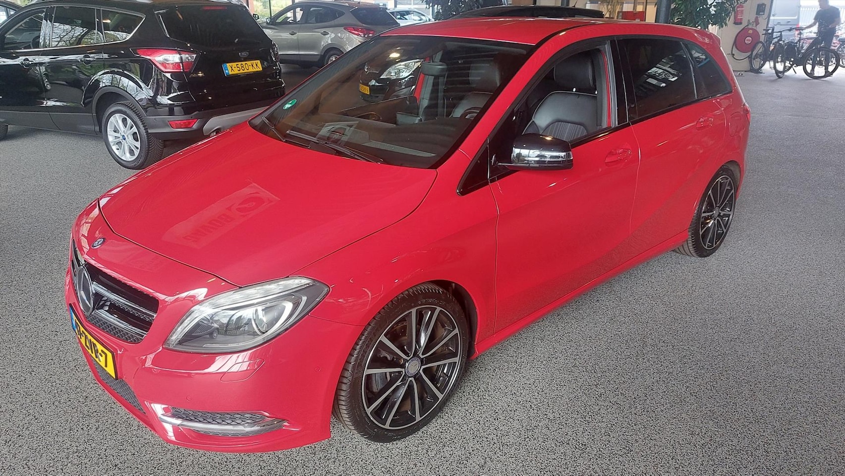 Mercedes-Benz B-klasse - 122 PK automaat Night Pakket zwarte hemel - AutoWereld.nl