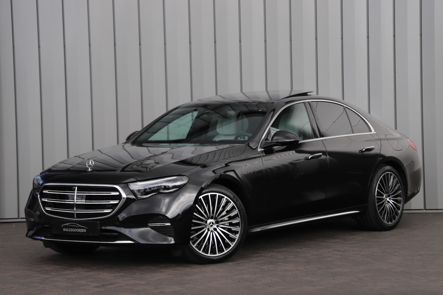 Mercedes-Benz E-klasse - 300e Exclusive line | 313PK | Massage | Luchtvering | Achterasbesturing | Burmester 4D | L - AutoWereld.nl