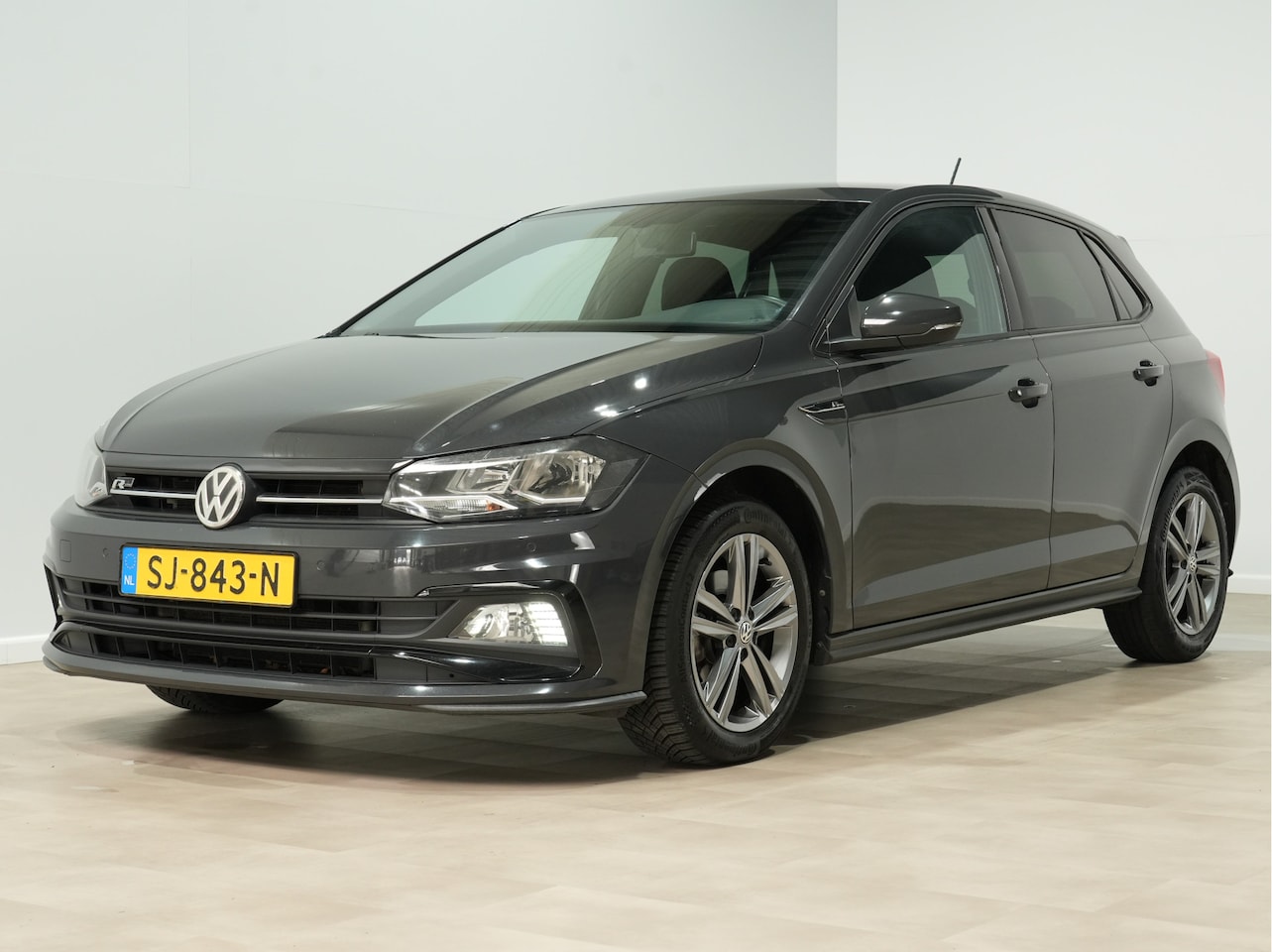 Volkswagen Polo - 1.0 TSI 115pk Highline R-Line Executive / Adapative Cruise / Navigatie / 1e Eigenaar 128 - AutoWereld.nl