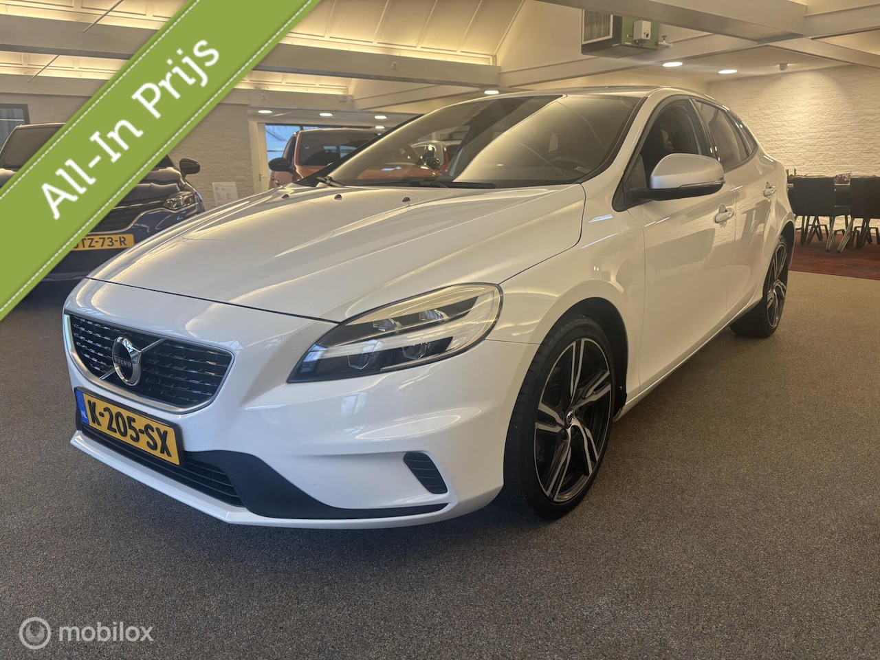 Volvo V40 - 2.0 T2 R-Design 2.0 T2 R-Design - AutoWereld.nl