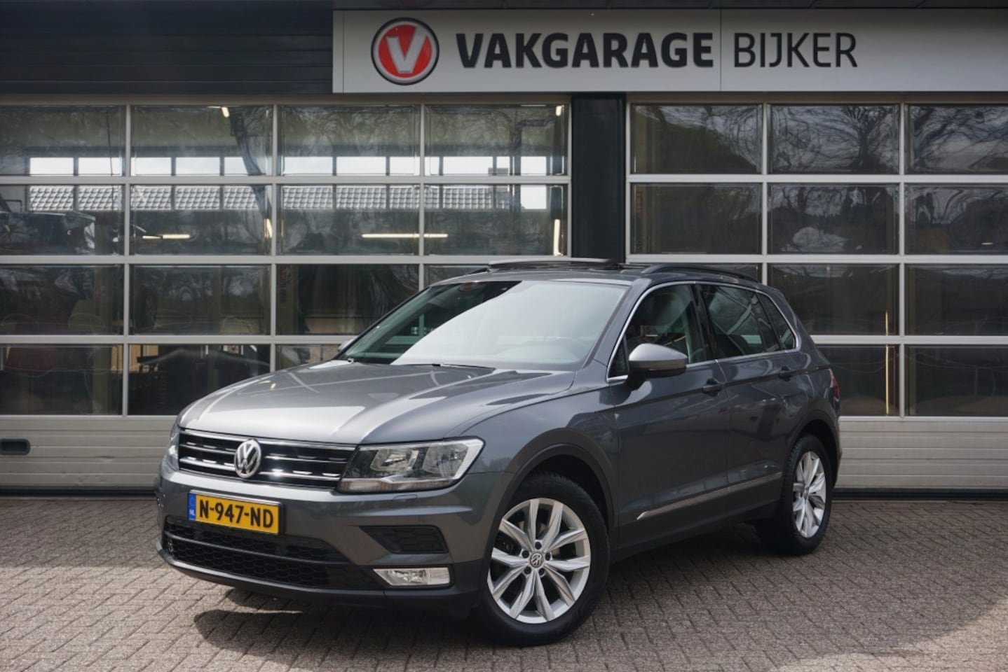 Volkswagen Tiguan - 1.4 TSI ACT Comfortline Panodak/Trekhaak! - AutoWereld.nl