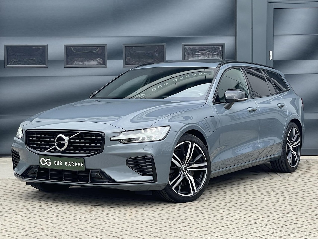 Volvo V60 - T6 Recharge AWD R-Design|Camera|Pano|H&K|19" - AutoWereld.nl