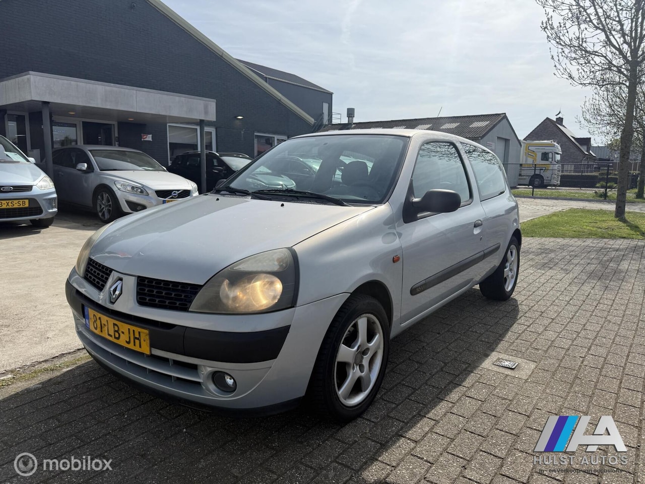 Renault Clio - 1.2-16V Authentique 2D 2002 Grijs, velgenset - AutoWereld.nl