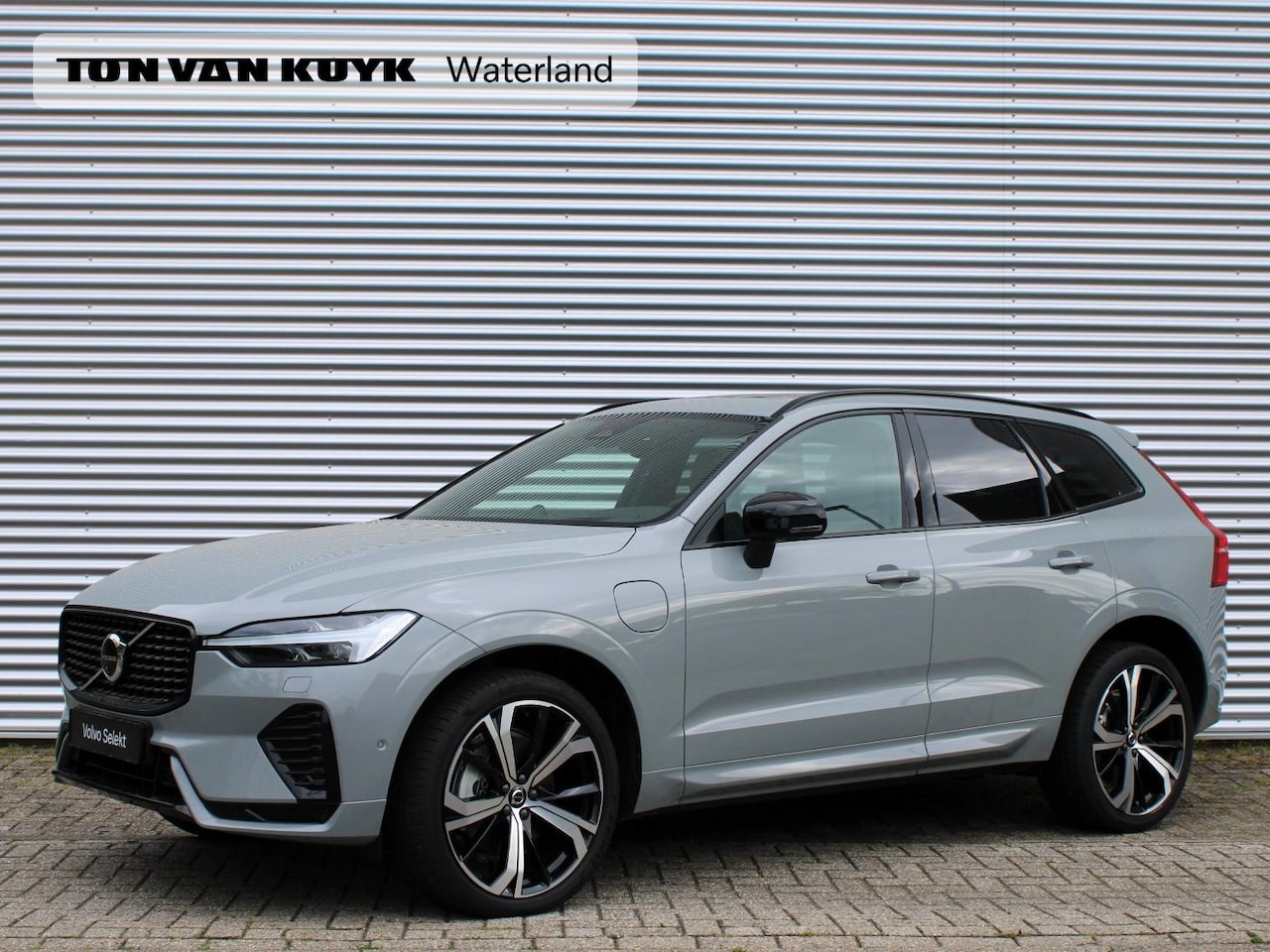 Volvo XC60 - 2.0 T8 Plug-in hybrid AWD Ultra Dark Automaat / Panoramadak / Bowers & Wilkins audio / 21" - AutoWereld.nl