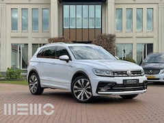 Volkswagen Tiguan - 2.0 TSI 4Motion Highline Business R Apple Carplay - Panoramadak - Trekhaak