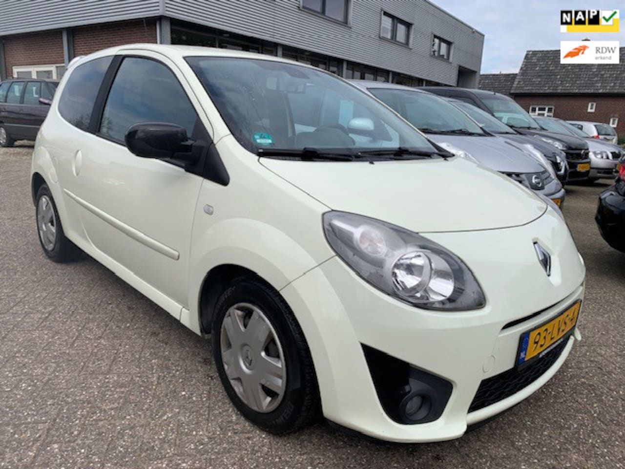 Renault Twingo - 1.2-16V Dynamique 2010 € 2.950.- AIRCO CRUISE 1 JR. APK - AutoWereld.nl