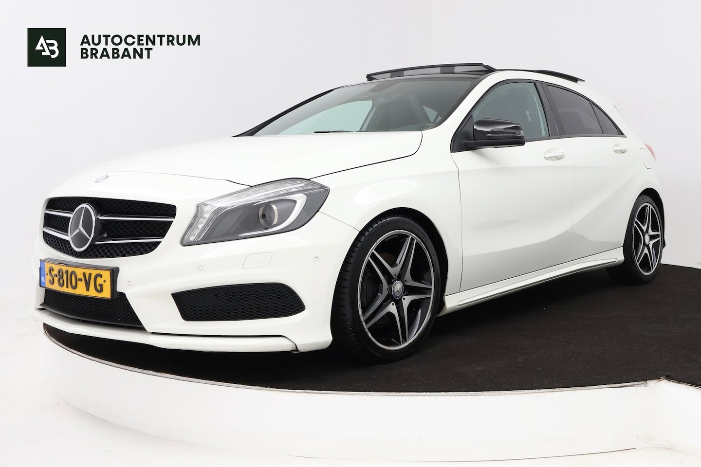 Mercedes-Benz A-klasse - 200 Ambition Automaat (PANORAMADAK, STOELVERWARMING, NAVIGATIE, PARKEERSENSOREN) - AutoWereld.nl