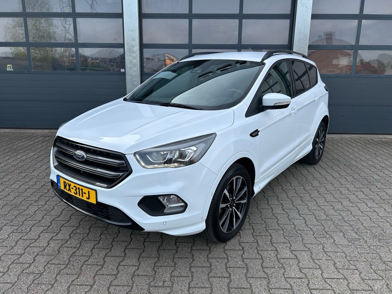 Ford Kuga - 1.5 EcoBoost 120pk 2WD ST Line - AutoWereld.nl