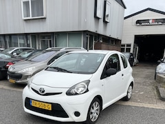 Toyota Aygo - 1.0 VVT-i Access Keurig nette en goed rijdende Aygo met een nieuwe Apk keuring 14-05-2027