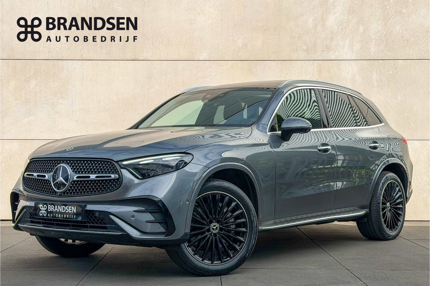 Mercedes-Benz GLC-klasse - 400e 4MATIC AMG Line ACC-Pano-Head up-Trekhaak-20"-Keyless - AutoWereld.nl