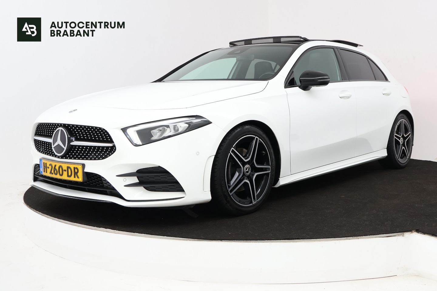 Mercedes-Benz A-klasse - 180 Business Solution AMG (PANORAMADAK, STOELVERWARMING, PDC, CAMERA, NAVIGATIE) - AutoWereld.nl