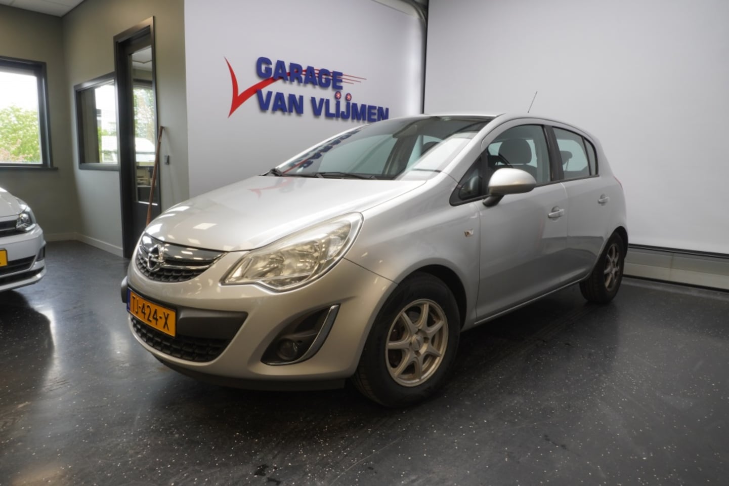 Opel Corsa - 1.4-16V 101PK 5DRS Airco Trekhaak APK - AutoWereld.nl