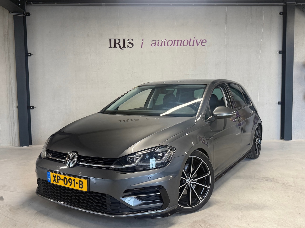 Volkswagen Golf - 1.5 TSI Highline - R-Line - Massage - Carplay - KW Schoefset - 19 inch - AutoWereld.nl