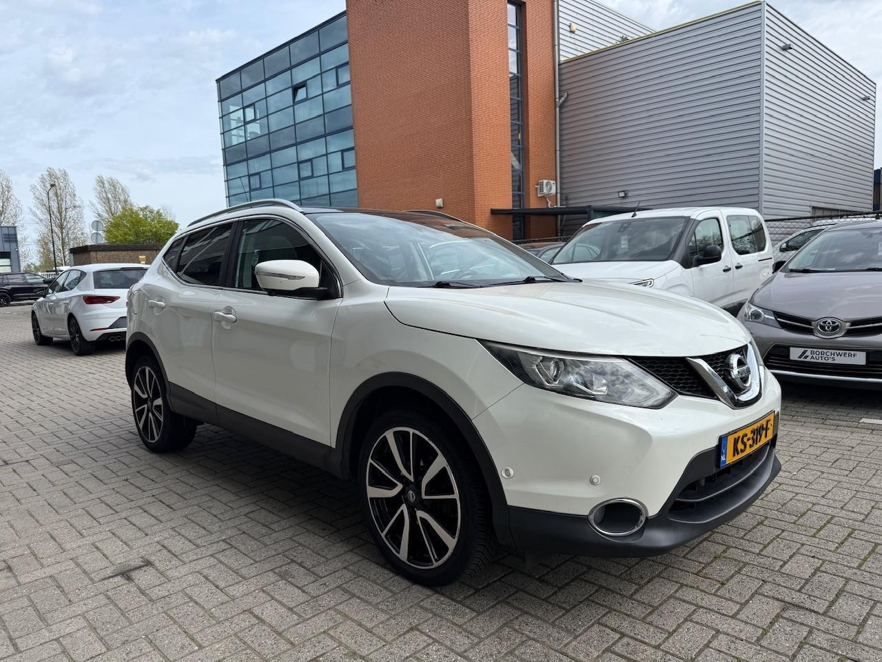 Nissan Qashqai - 1.2 Tekna + | Pano | Navi | Stoelverwarming - AutoWereld.nl