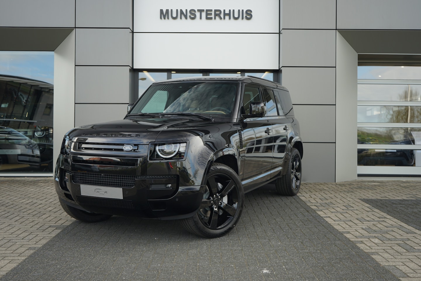 Land Rover Defender 110 - P300e 110 Dynamic HSE Edition | Schuif/Kantel Dak | Stoel Ventilatie | Cold Climate Pack | - AutoWereld.nl