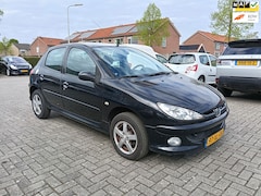 Peugeot 206 - 1.4 Forever 5 Deurs met Airco en nieuwe Apk