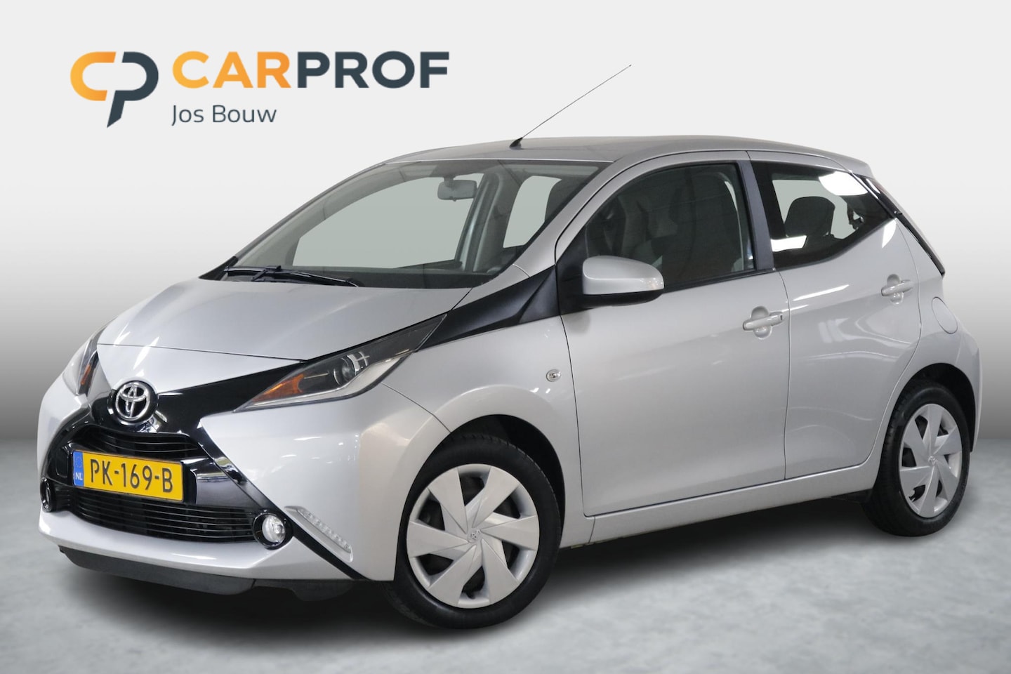Toyota Aygo - 1.0 VVT-i x-play Airco | Navigatie | Camera | Bluetooth. - AutoWereld.nl