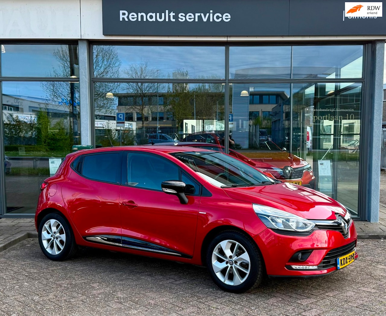 Renault Clio - 1.2 TCe Limited Automaat | Navi | P. Sensoren - AutoWereld.nl