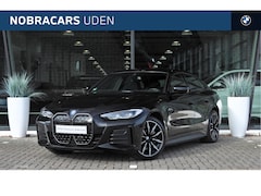 BMW i4 - eDrive35 High Executive M Sport / Achteruitrijcamera / Parking Assistant / Stoelverwarming