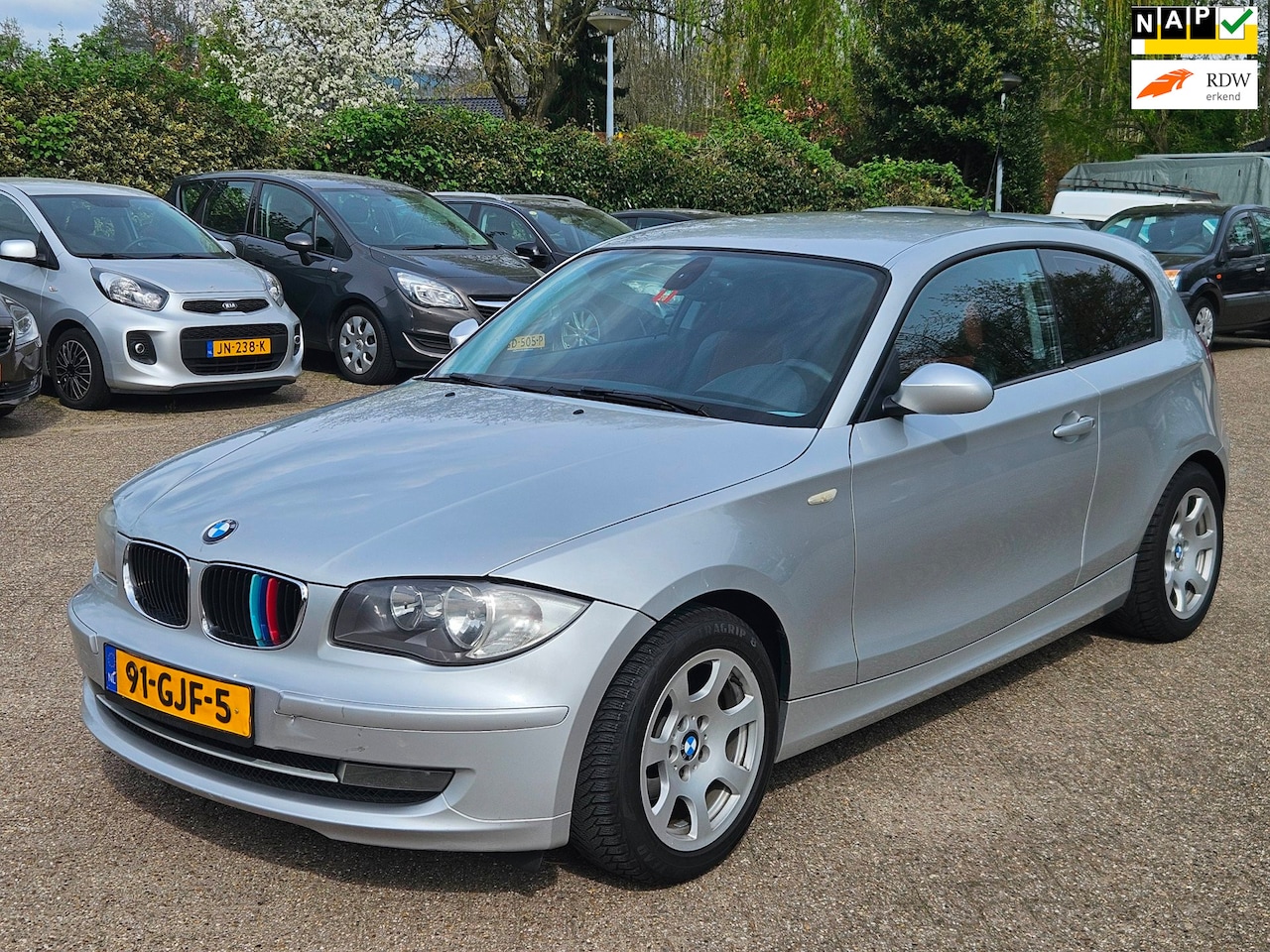 BMW 1-serie - 116i Business Line|Clima|CruiseControle|half leder|Lm velgen|Geblindeerde ramen| - AutoWereld.nl