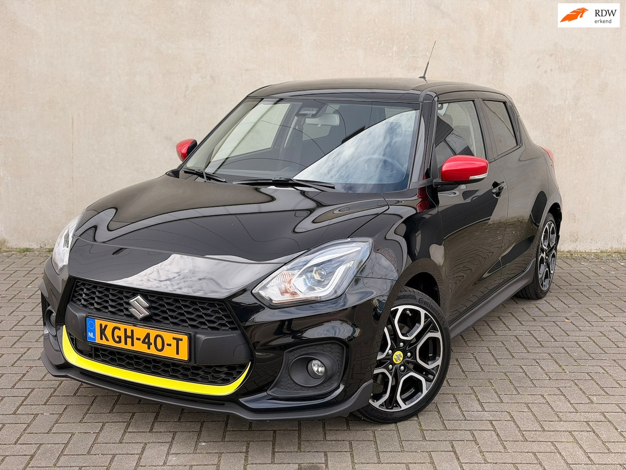 Suzuki Swift - 1.4 Sport Smart Hybrid Camera CarPlay ACC 17'' LED Stoelverwarming - AutoWereld.nl