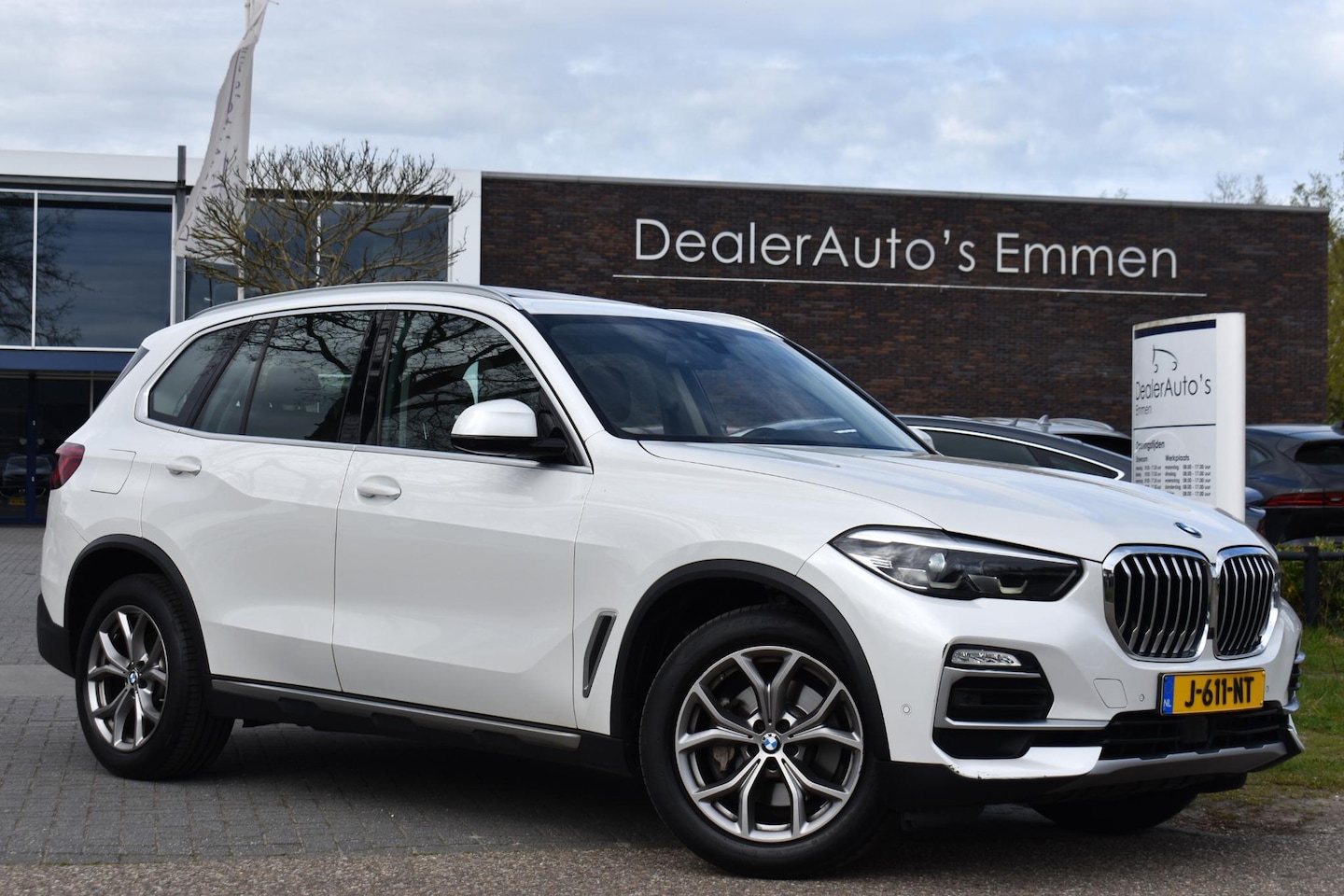 BMW X5 - xDrive30d PANO HEAD UP NAVI LEDER LED - AutoWereld.nl