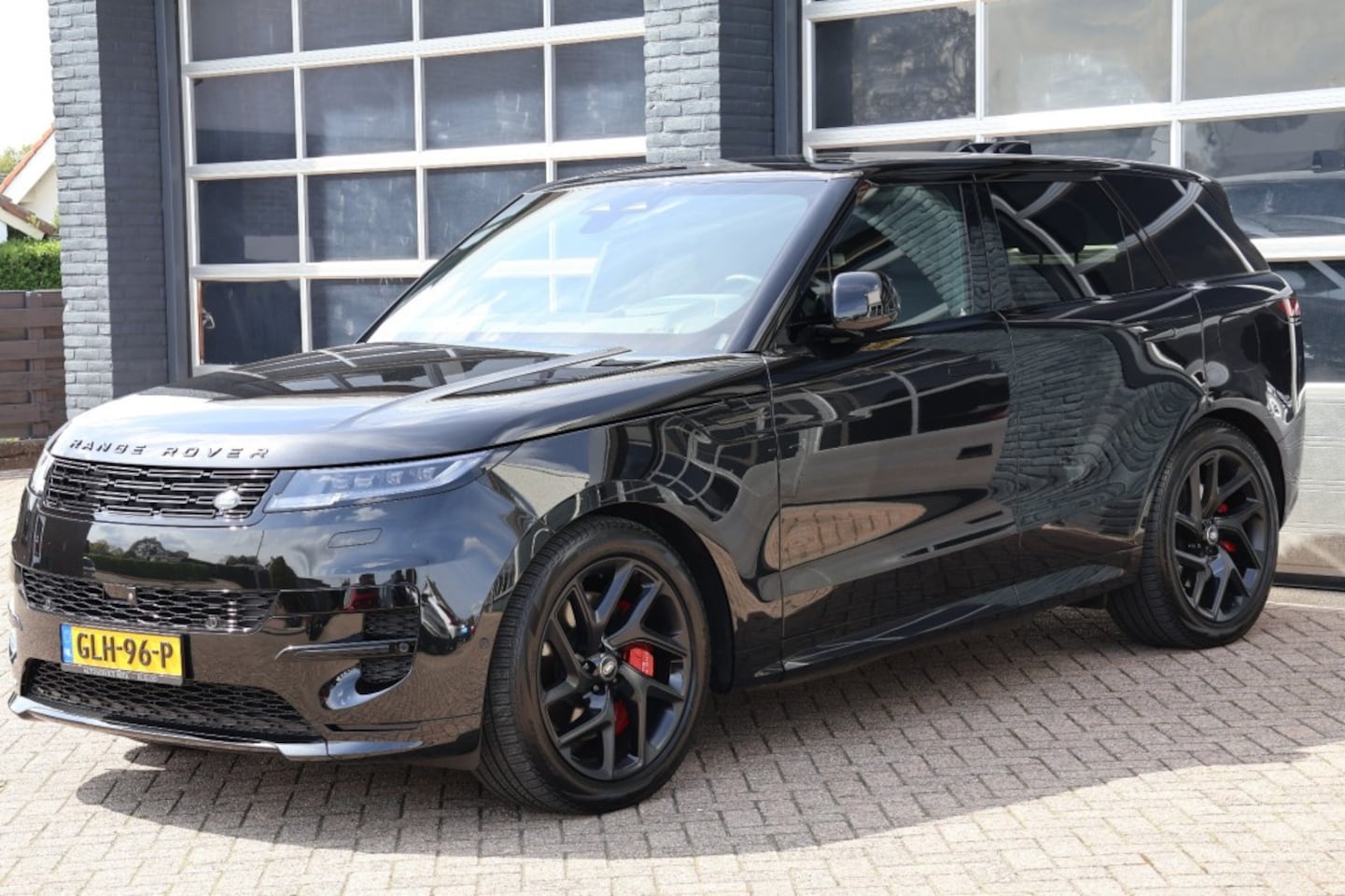 Land Rover Range Rover Sport - 3.0 P460e Dynamic HSE PHEV panoramadak stoelventilatie - AutoWereld.nl