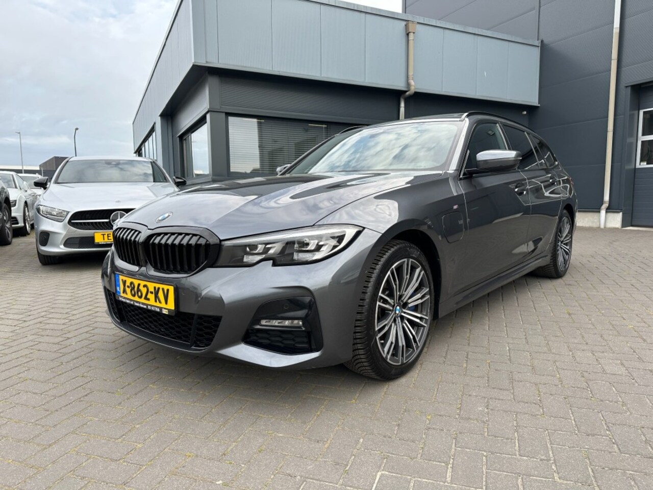 BMW 3-serie Touring - 330e Touring M-Sport High Executive Camera schuifdak - AutoWereld.nl