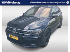 Volkswagen Tiguan - 1.5 TSI ACT Highline Business R / R-line/ Panodak / Navi / Carplay /Trekhaak