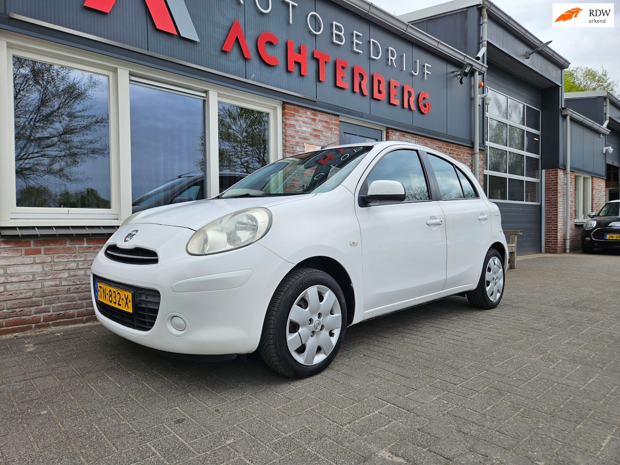 Nissan Micra - 1.2 DIG-S Visia Airco! Trekhaak! Nette Auto! Dealer Onderhouden! Navigatie! - AutoWereld.nl