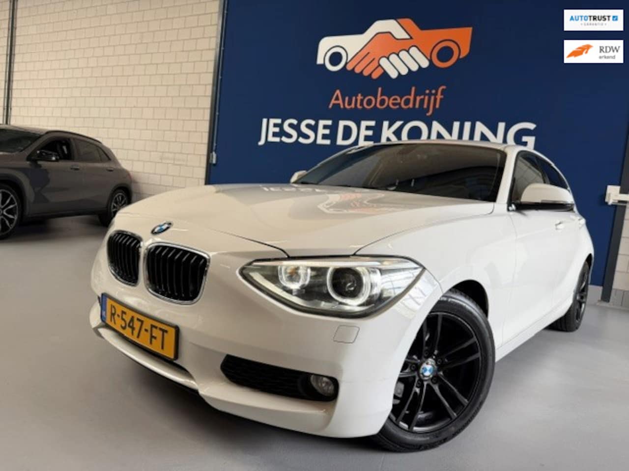 BMW 1-serie - 116i Business+ / bj.2012 / 5 deurs / kleur: wit / navigatie / sportvelgen / NAP met 143545 - AutoWereld.nl