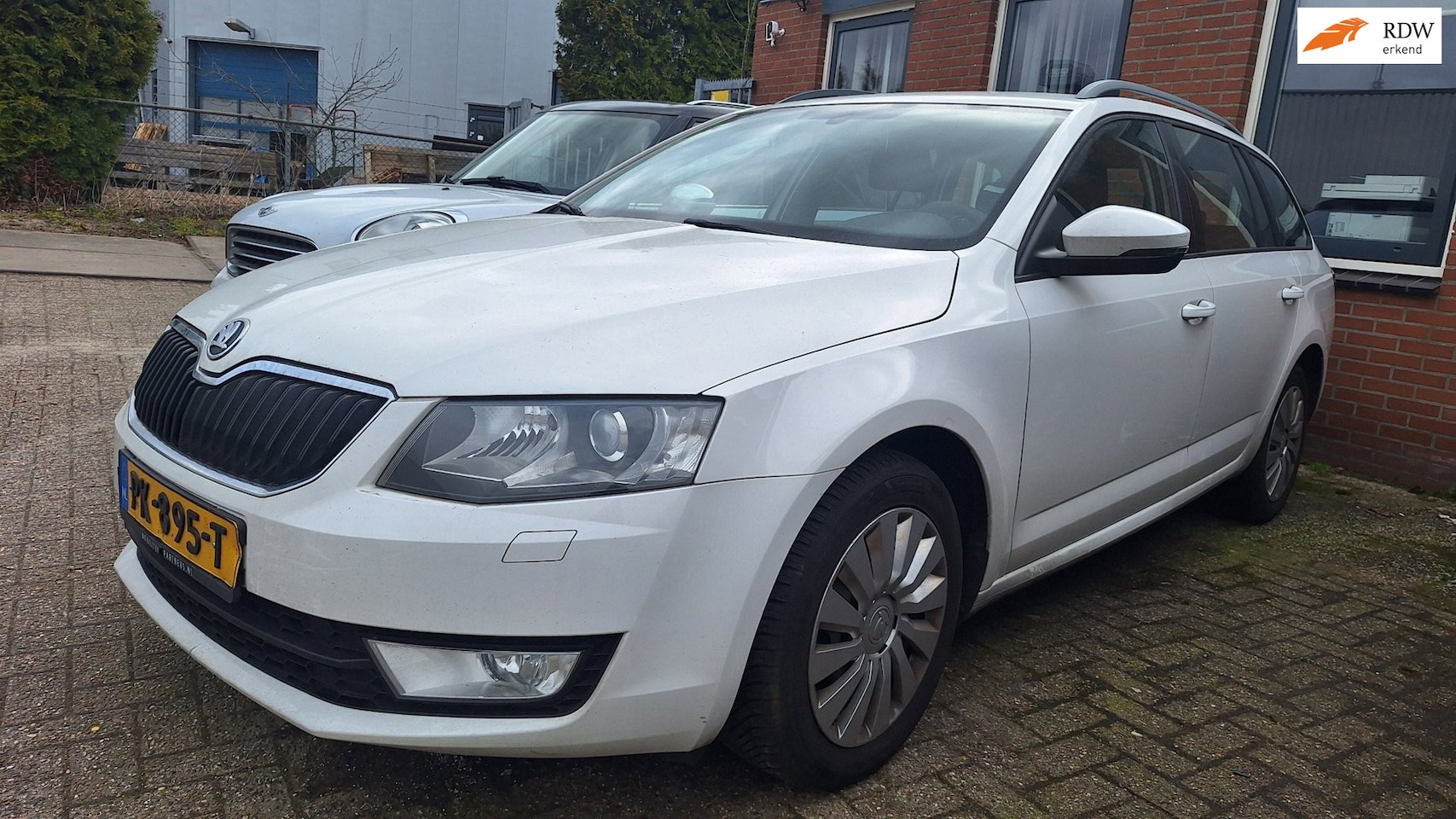 Skoda Octavia Combi - 1.6 TDI (motor defect!!!) - AutoWereld.nl