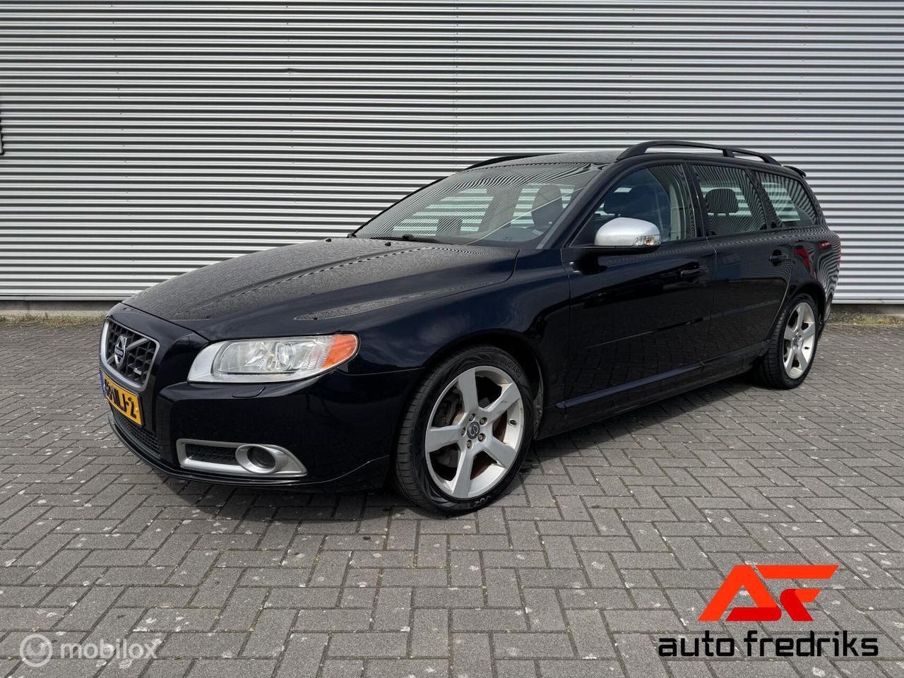 Volvo V70 - 2.0T R-Design | Stoelverwarming | Trekhaak | - AutoWereld.nl