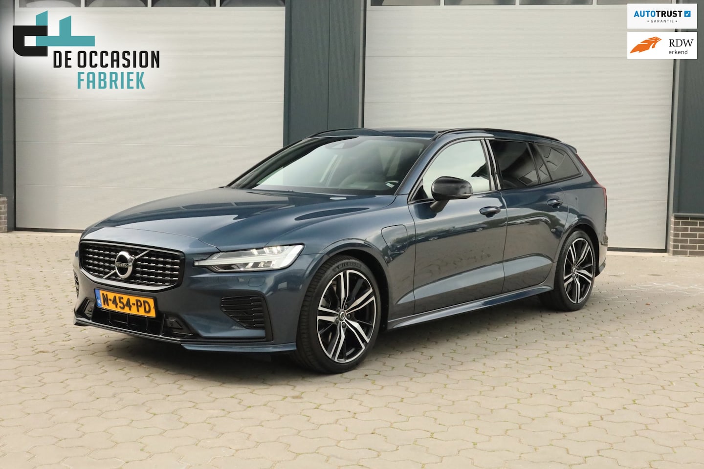 Volvo V60 - 2.0 T6 Recharge AWD R-Design Trekhaak Keyless Adaptief - AutoWereld.nl
