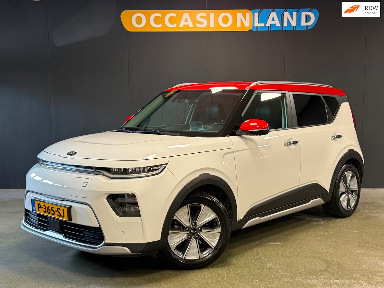 Kia e-Soul - ExecutiveLine 64 kWh|TREKHAAK|CAMERA|STOELV|STUURV|HARMAN|LEDER|HUD|DODEHOEK|ACC|STOELKOEL - AutoWereld.nl